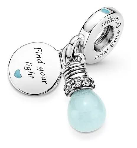 charm p foco BRILLA EN LA OSCURIDAD